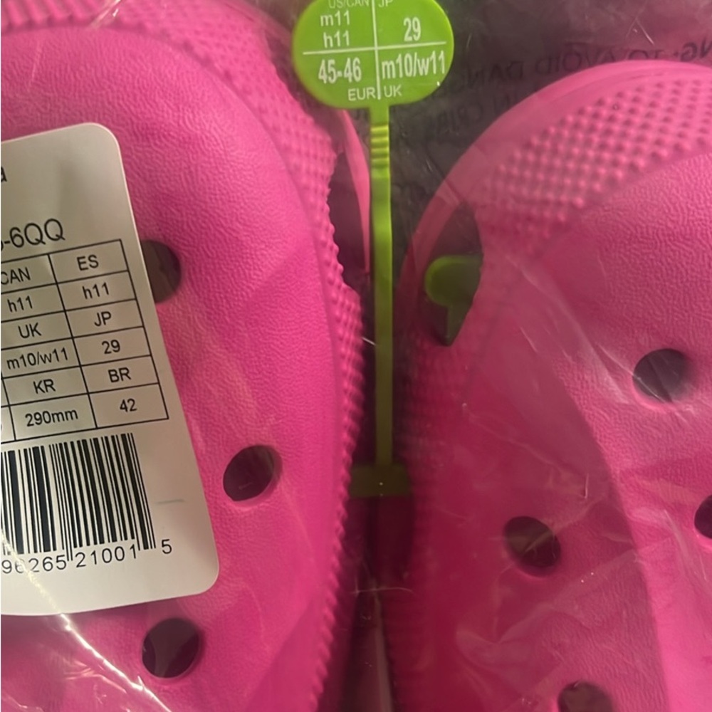 CROCS Classic Clog in Hot Pink - Picture 3 of 4